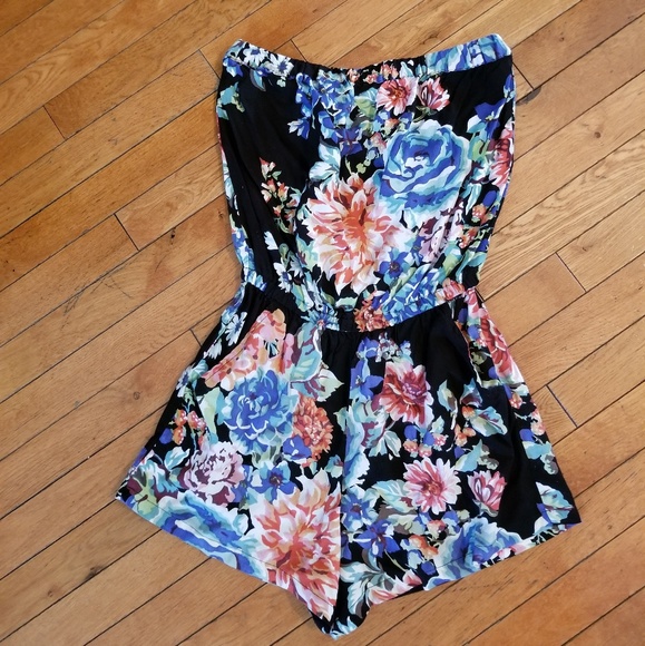 Angie Other - NWOT Womens strapless floral romper medium